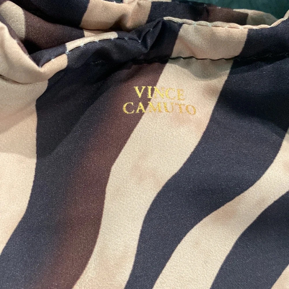 🆕VINCE CAMUTO HARLO SATCHEL/TOTE. Brown Zebra - Picture 2 of 8